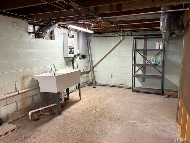 11855 31 Mile Road, Washington Township, MI 48095
