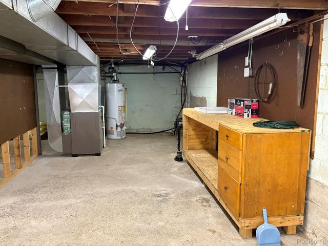 11855 31 Mile Road, Washington Township, MI 48095