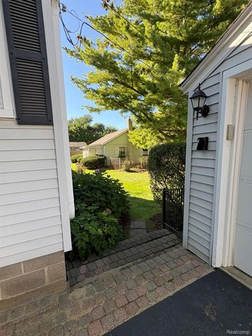 11855 31 Mile Road, Washington Township, MI 48095