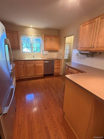 11855 31 Mile Road, Washington Township, MI 48095