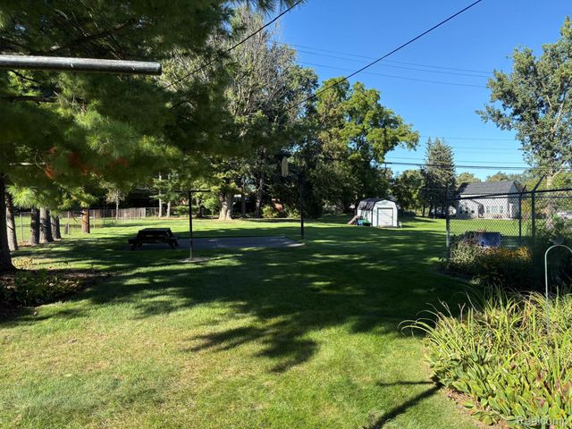 11855 31 Mile Road, Washington Township, MI 48095