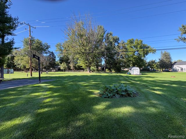 11855 31 Mile Road, Washington Township, MI 48095