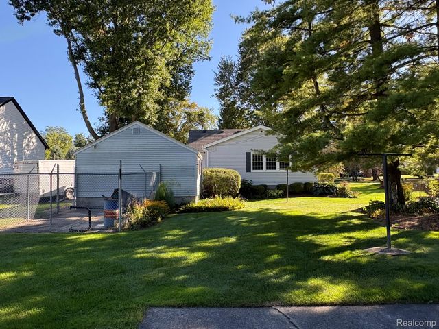 11855 31 Mile Road, Washington Township, MI 48095