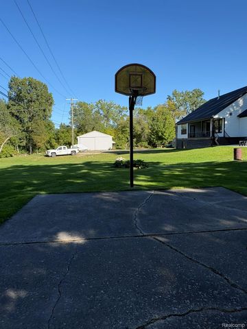 11855 31 Mile Road, Washington Township, MI 48095