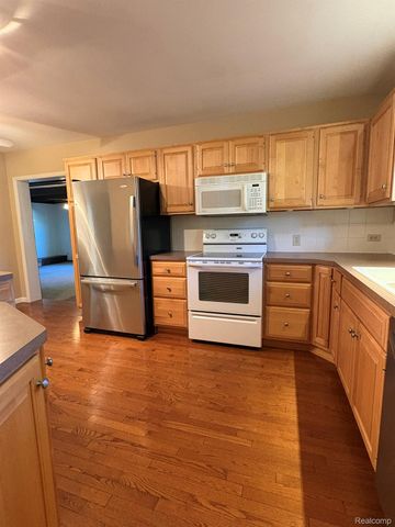 11855 31 Mile Road, Washington Township, MI 48095