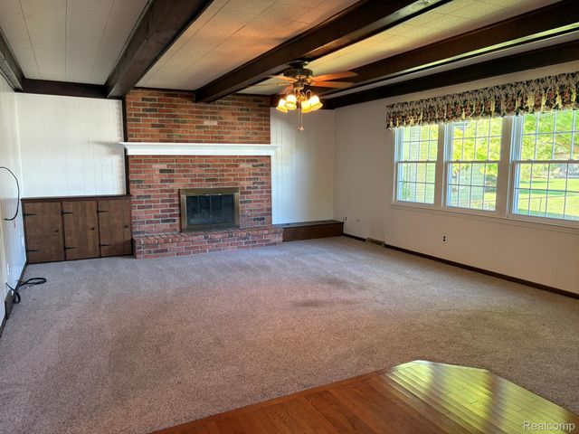 11855 31 Mile Road, Washington Township, MI 48095