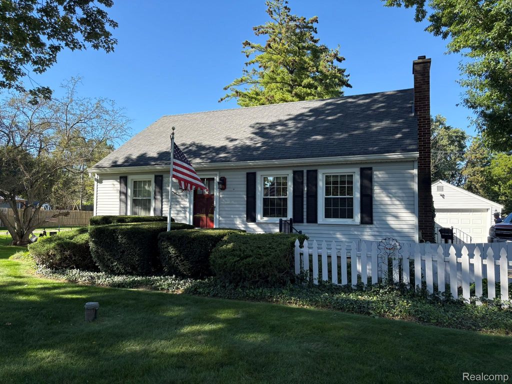 11855 31 Mile Road, Washington Township, MI 48095