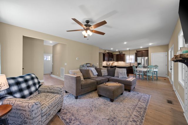 4406 Memory Ln, Adams, TN 37010