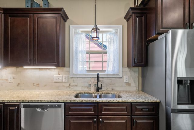 4406 Memory Ln, Adams, TN 37010