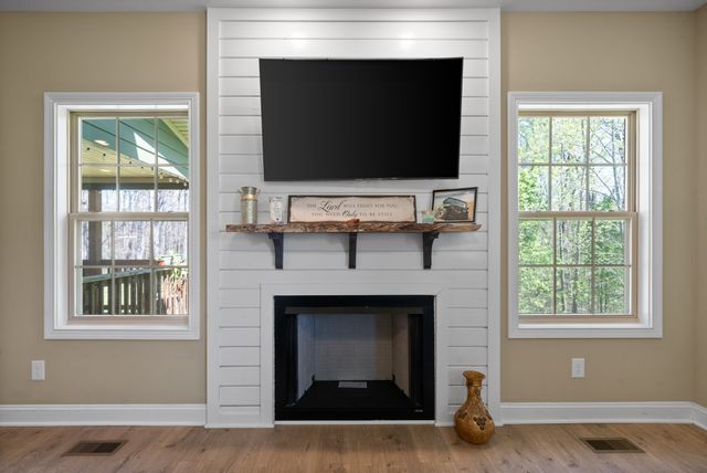 4406 Memory Ln, Adams, TN 37010