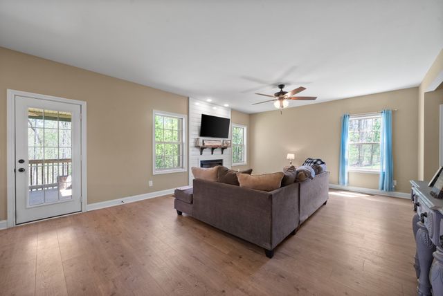 4406 Memory Ln, Adams, TN 37010