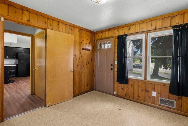 1689 Edgemont Street, Maplewood, MN 55117