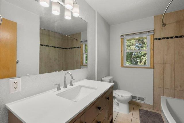 1689 Edgemont Street, Maplewood, MN 55117