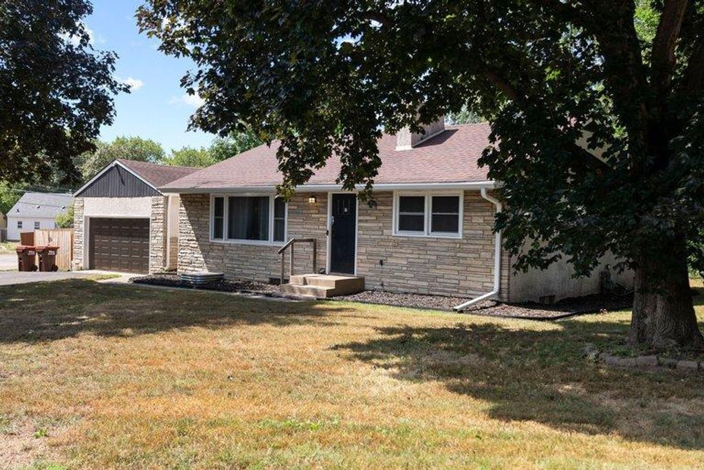 1689 Edgemont Street, Maplewood, MN 55117 — photo 2
