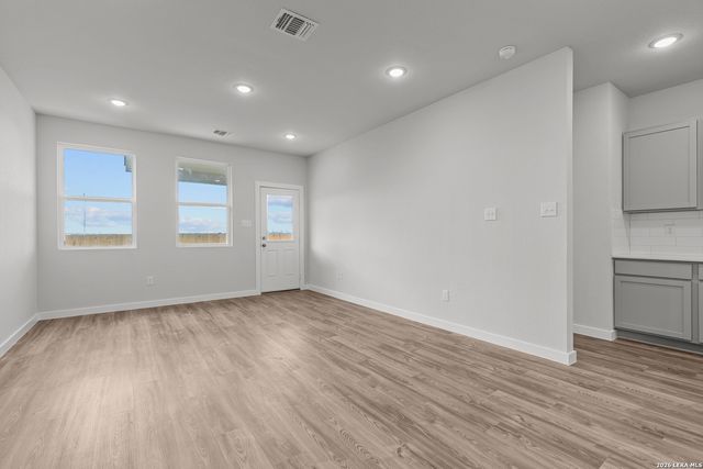 9971 Chavaneaux Lndg, San Antonio, TX 78221