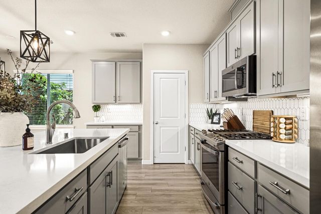 488 River St, Lincoln, CA 95648