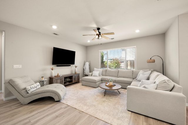 488 River St, Lincoln, CA 95648