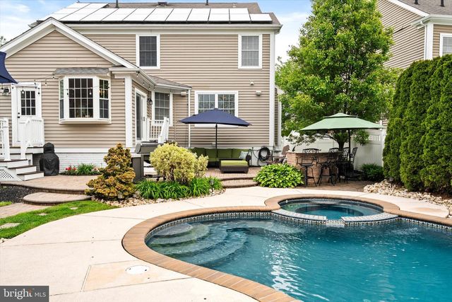 12 HULSE ST, Robbinsville, NJ 08691