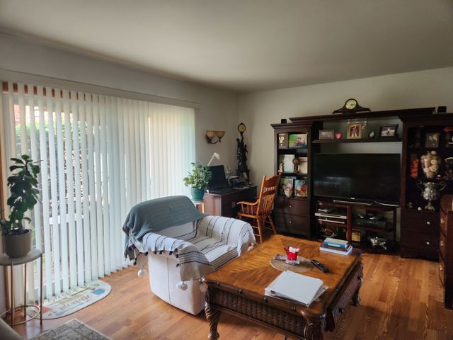 5631 6th Avenue 2C, Countryside, IL 60525