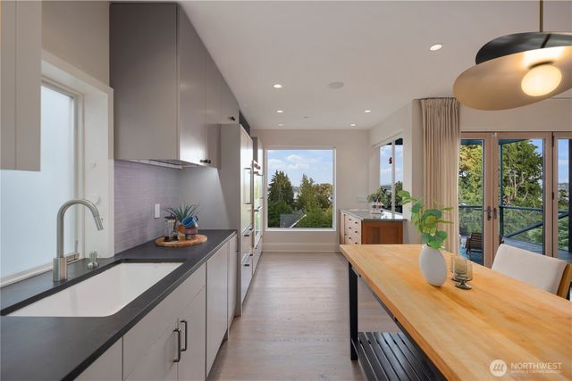 1618 37th Avenue, Seattle, WA 98122