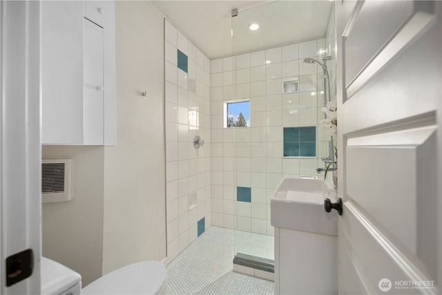 1618 37th Avenue, Seattle, WA 98122