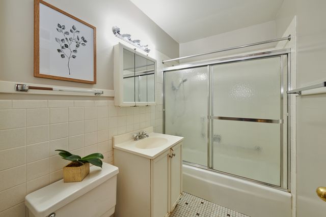8541 Lotus Avenue 710, Skokie, IL 60077