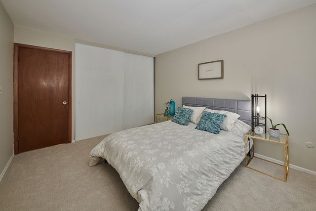 8541 Lotus Avenue 710, Skokie, IL 60077