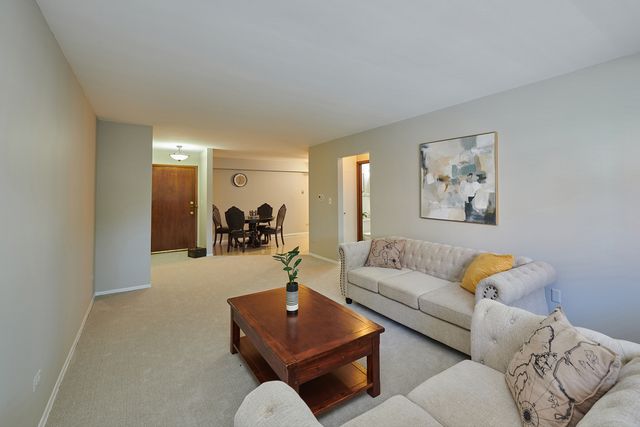 8541 Lotus Avenue 710, Skokie, IL 60077