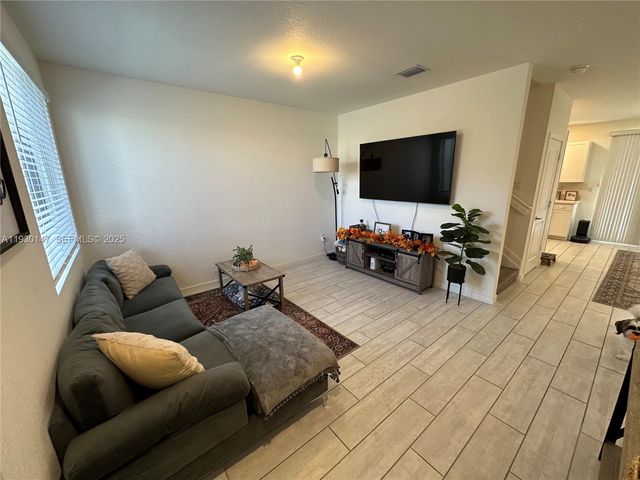 1030 SE 23rd Ter, Homestead, FL 33035