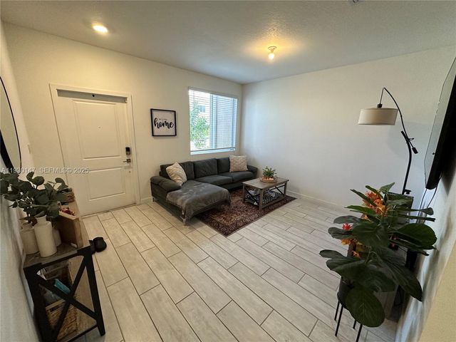 1030 SE 23rd Ter, Homestead, FL 33035