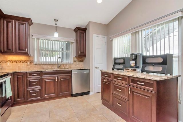 9721 FOX HOLLOW ROAD, Tampa, FL 33647