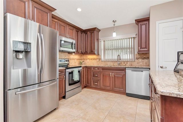 9721 FOX HOLLOW ROAD, Tampa, FL 33647