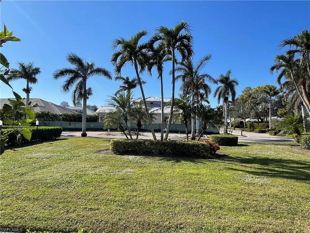 4200 Belair LN 114, Naples, FL 34103
