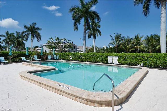 4200 Belair LN 114, Naples, FL 34103