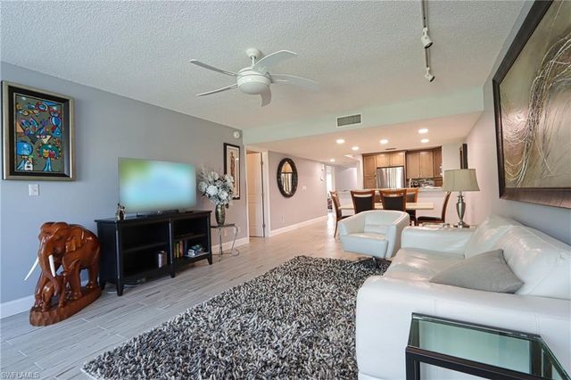 4200 Belair LN 114, Naples, FL 34103