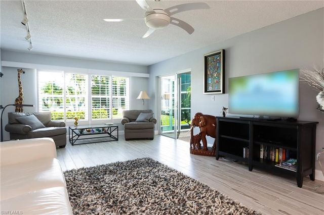 4200 Belair LN 114, Naples, FL 34103