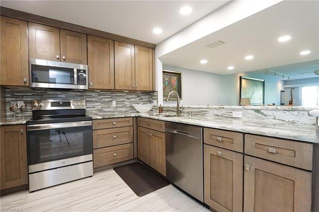 4200 Belair LN 114, Naples, FL 34103