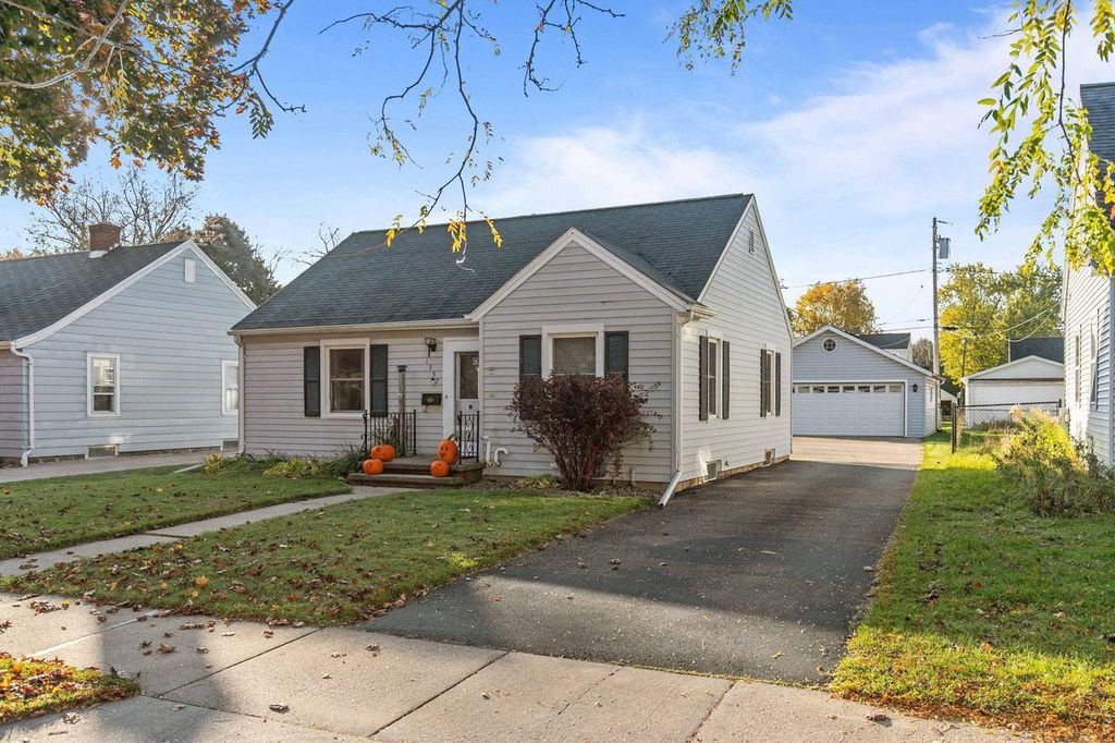 1357 W SPRING STREET, Appleton, WI 54914