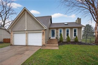 14014 S Cottonwood Drive, Olathe, KS 66062