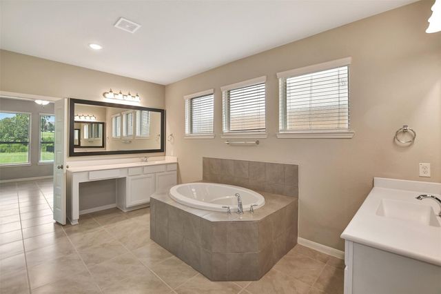 246 Peninsula Point Drive, Montgomery, TX 77356