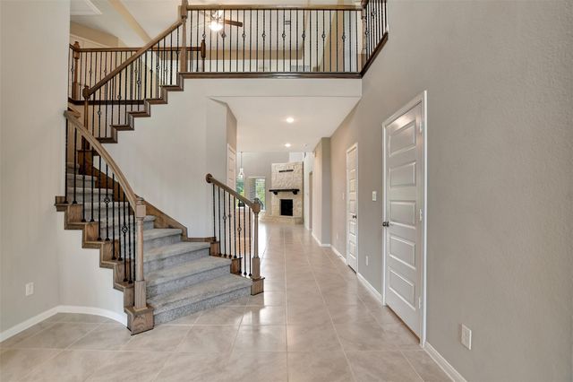 246 Peninsula Point Drive, Montgomery, TX 77356