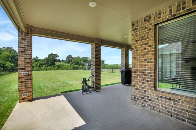 246 Peninsula Point Drive, Montgomery, TX 77356