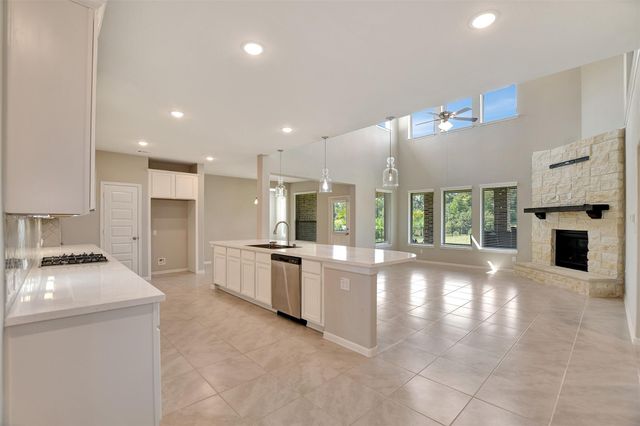 246 Peninsula Point Drive, Montgomery, TX 77356