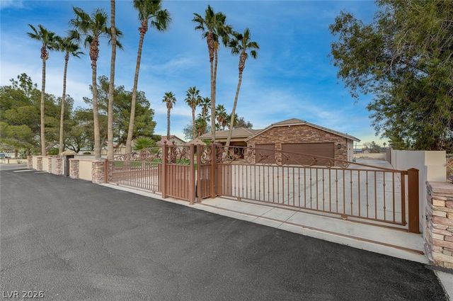 8030 La Cienega Street, Las Vegas, NV 89123