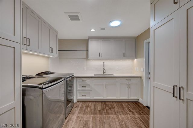 8030 La Cienega Street, Las Vegas, NV 89123
