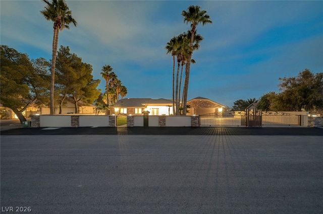 8030 La Cienega Street, Las Vegas, NV 89123