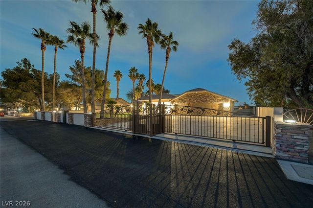 8030 La Cienega Street, Las Vegas, NV 89123