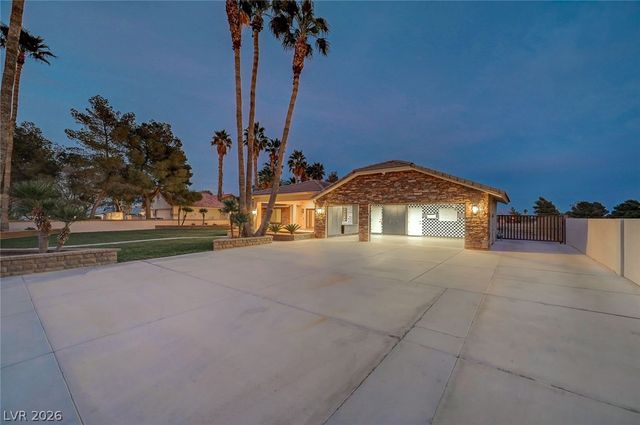 8030 La Cienega Street, Las Vegas, NV 89123