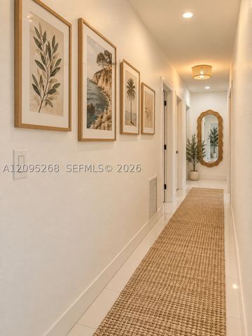 916 NE 10th St, Hallandale Beach, FL 33009