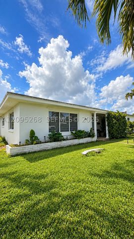 916 NE 10th St, Hallandale Beach, FL 33009
